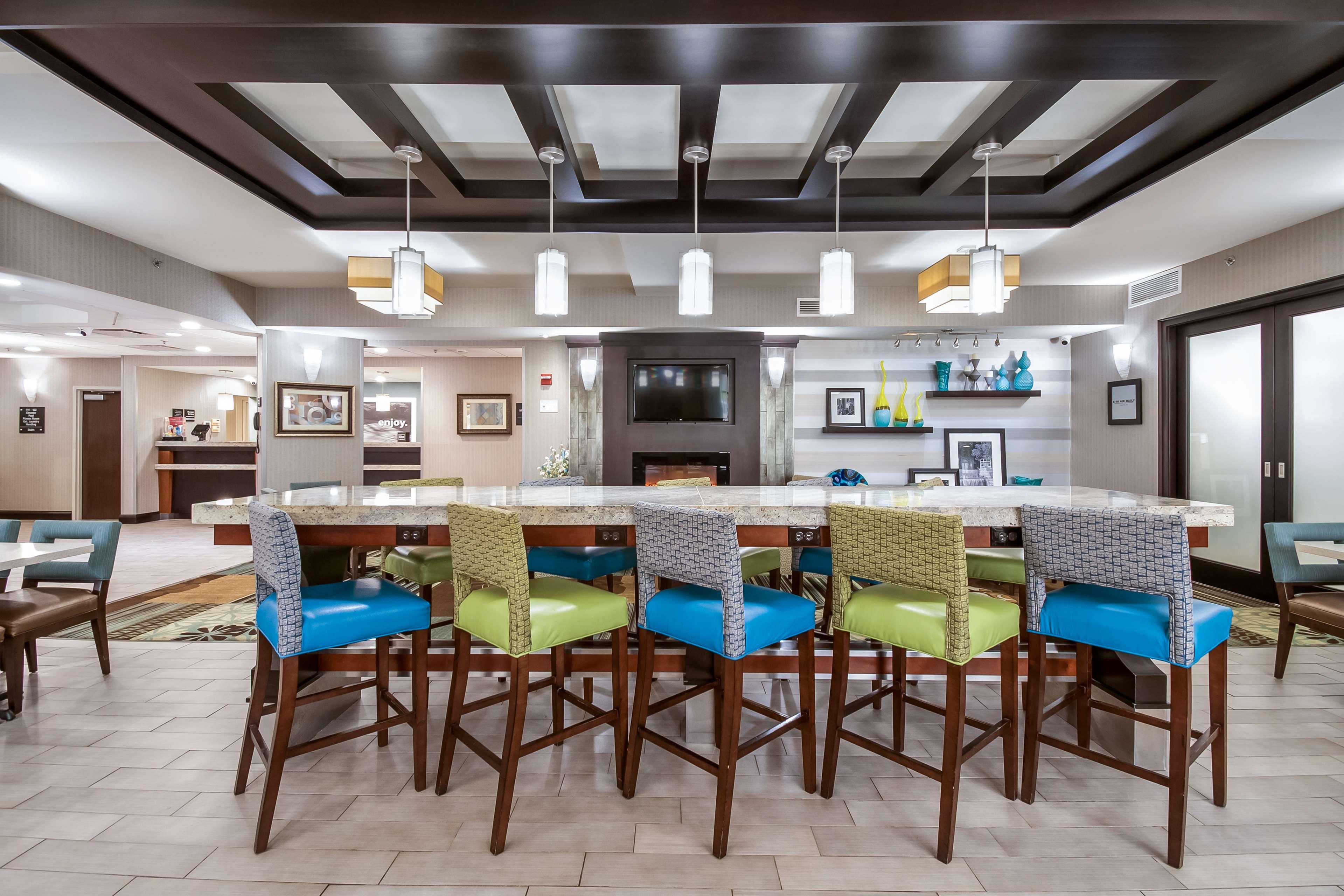 Hampton Inn West Кълъмбъс Екстериор снимка