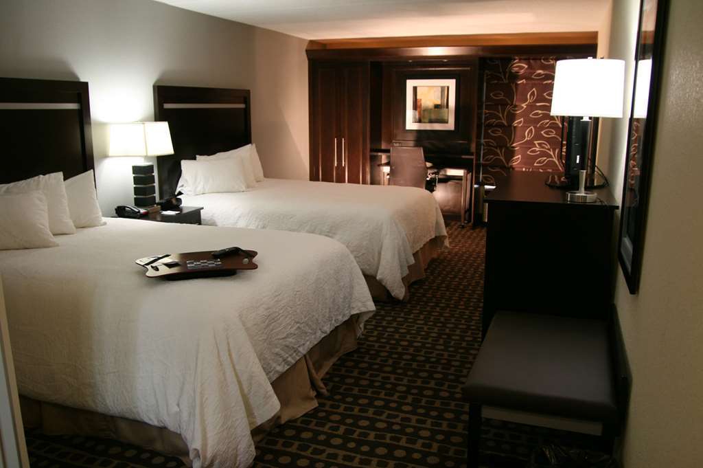 Hampton Inn West Кълъмбъс Стая снимка